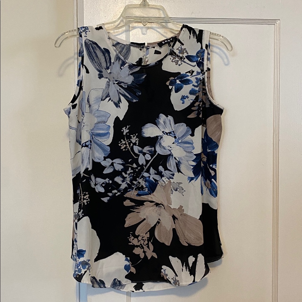 🎀 5/$20 🎀 DKNY | 50 Shades of Blue Floral Print Top size medium